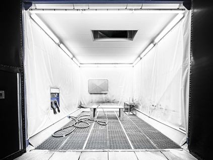 Innenraum - Strahlhalle - Glasperlenstrahlen