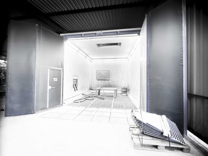 Einbringungsöffnung - Strahlhalle - Glasperlenstrahlen 